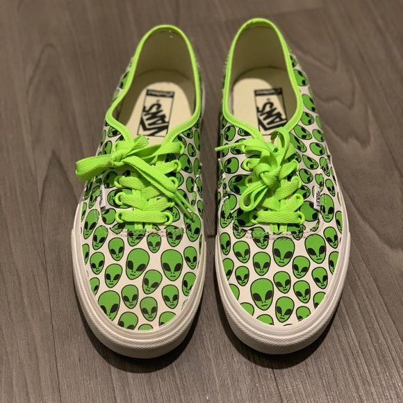 alien print vans